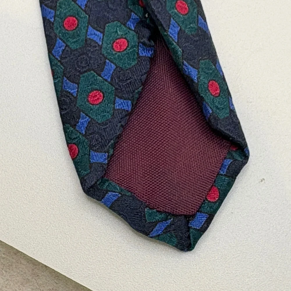 Boston Trader Mens Silk Blend Necktie Navy Blue‎ Geometric Pattern